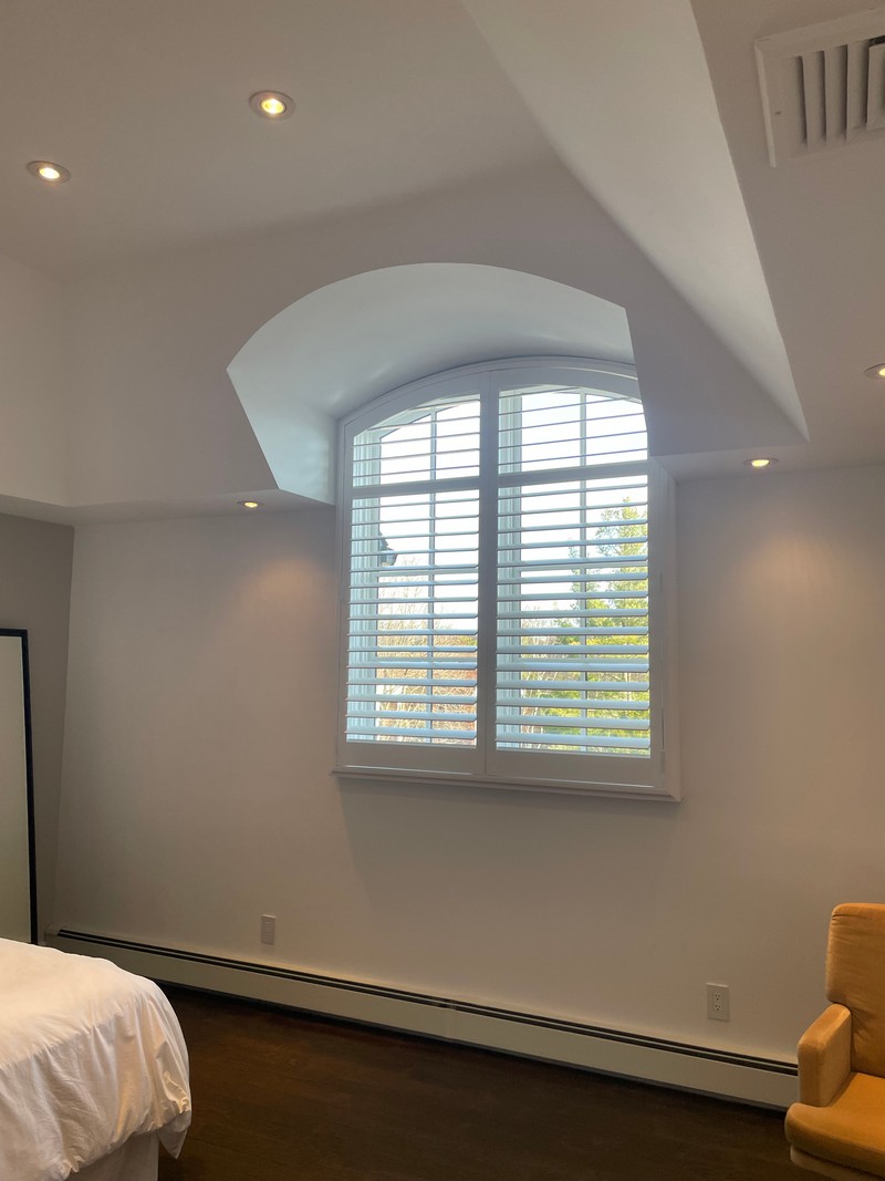 Hunter Douglas Arch Shutters with 3 1/2-Inch Louvers and Hidden Tilts in Franklin Lakes, NJ