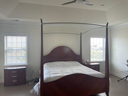 Decorative Hunter Douglas 2 1/2-Inch Faux Wood Blinds with A Cord Lift and Louver Tilt System in Mahwah, NJ Thumbnail