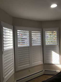 Hunter Douglas 3 1/2 Interior Shutters With Split Tilt And Hidden Tilt in Washington Township, NJ Thumbnail