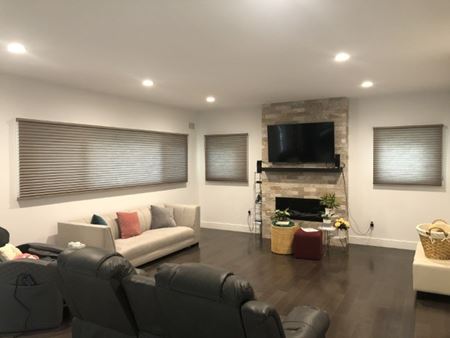 Hunter Douglas Duette Honeycomb Shades With Continuous Loop Cords in Ridgewood Thumbnail